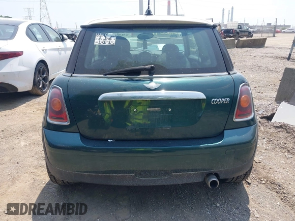 2009 MINI Hardtop z VIN WMWMF33549TU71313, wystawiony jako IAAI lot #42483891 z przebiegiem 122 577 mil mil oraz . Historia ofert i sprzedaży dostępna na DreamBid. Obrazek 16.