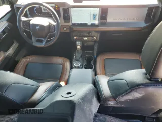 2023 Ford Bronco с VIN 1FMEE5DP8PLB53774, выставлен на аукционе Copart как лот 58173005 с пробегом 42 582 миль миль и Списание • Salvage title. История ставок и продаж доступна на DreamBid. Изображение 8.
