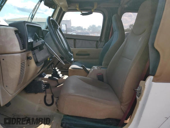 2000 Jeep Wrangler Sahara with VIN 1J4FA59S8YP721771, listed as a Copart auction lot 56924475 with 175,456 mi miles and Clean title. Bid and sale history available at DreamBid. Image 7.