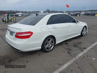 2011 Mercedes-Benz E-Class E 350 Luxury with VIN WDDHF8HB8BA385414, listed as a IAAI auction lot 41660725 with 1 mi miles. Bid and sale history available at carsss.com. Image 4.