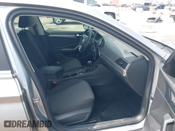 2021 Volkswagen Jetta S z VIN 3VWC57BU4MM094780, wystawiony jako IAAI lot #42103554 z przebiegiem 49 044 mil mil oraz . Historia ofert i sprzedaży dostępna na DreamBid. Obrazek 5.