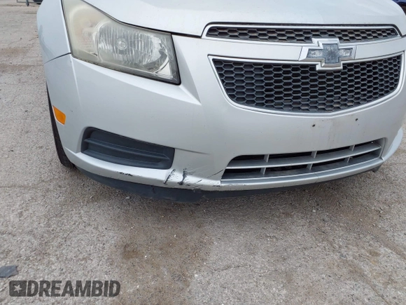 2013 Chevrolet Cruze 1LT with VIN 1G1PC5SB7D7203331, listed as a IAAI auction lot 42142672 with 189,883 mi miles and . Bid and sale history available at DreamBid. Image 6.
