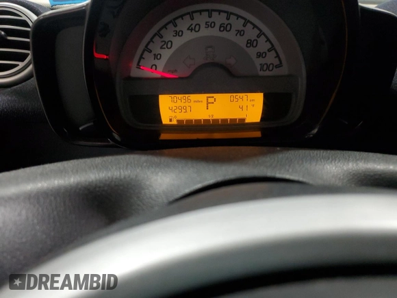 2011 Smart fortwo Pure с VIN WMEEJ3BA5BK480412, выставлен на аукционе Copart как лот 87023194 с пробегом 70 496 миль миль и Списание • Salvage title. История ставок и продаж доступна на DreamBid. Изображение 9.