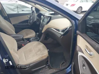 2017 Hyundai Santa Fe 2.4L z VIN 5XYZU3LB7HG418300, wystawiony jako IAAI lot #42369329 z przebiegiem 126 326 mil mil oraz . Historia ofert i sprzedaży dostępna na DreamBid. Obrazek 5.