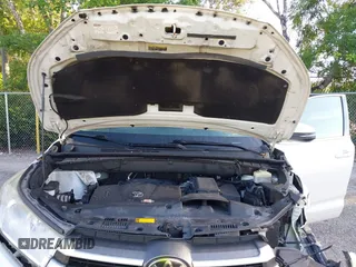 2018 Toyota Highlander SE with VIN 5TDKZRFH6JS534716, listed as a IAAI auction lot 42554743 with 154,636 mi miles and . Bid and sale history available at DreamBid. Image 10.