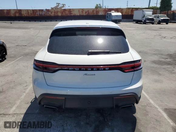 2025 Porsche Macan z VIN WP1AA2A58SLB01343, wystawiony jako Copart lot #54007455 z przebiegiem 1 415 mil mil oraz Szkoda całkowita • Salvage title. Historia ofert i sprzedaży dostępna na DreamBid. Obrazek 6.