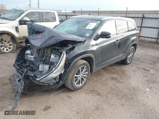 2019 Toyota Highlander SE with VIN 5TDKZRFH0KS560116, listed as a IAAI auction lot 41366051 with NaN miles. Bid and sale history available at carsss.com. Image 17.
