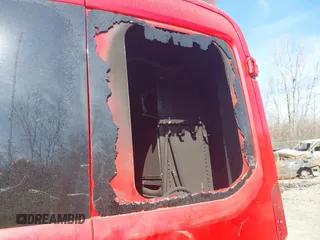 2016 Ford Transit Cargo z VIN 1FTYR2CG4GKB43643, wystawiony jako IAAI lot #41801467 z przebiegiem Nie podano mil oraz . Historia ofert i sprzedaży dostępna na DreamBid. Obrazek 15.