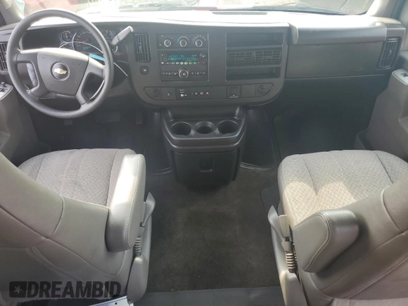 2018 Chevrolet Express Passenger LT z VIN 1GAZGPFG8J1336841, wystawiony jako Copart lot #63699795 z przebiegiem 247 751 mil mil oraz Czysty tytuł • Clean title. Historia ofert i sprzedaży dostępna na DreamBid. Obrazek 8.