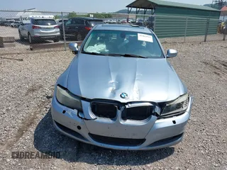 2011 BMW 3 Series 328i xDrive z VIN WBAPK5G56BNN31231, wystawiony jako IAAI lot #42463929 z przebiegiem 144 939 mil mil oraz . Historia ofert i sprzedaży dostępna na DreamBid. Obrazek 6.