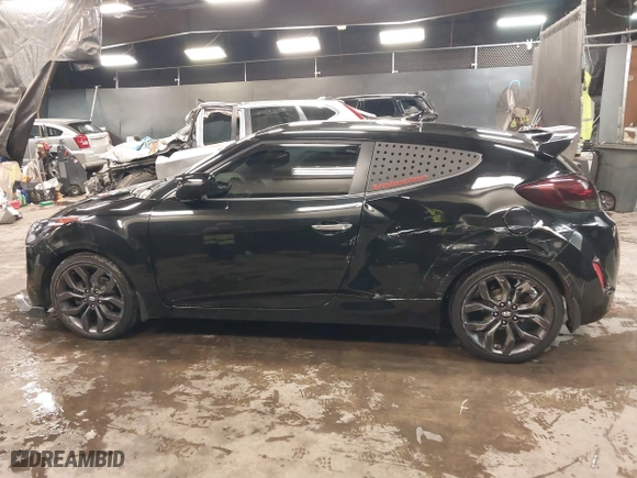 2015 Hyundai Veloster RE:FLEX with VIN KMHTC6AD2FU223615, listed as a IAAI auction lot 41388773 with 111,381 mi miles. Bid and sale history available at carsss.com. Image 14.