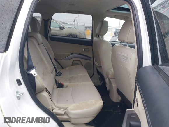 2011 Mitsubishi Outlander SE z VIN JA4AS3AW3BU019148, wystawiony jako IAAI lot #41851004 z przebiegiem 88 989 mil mil oraz . Historia ofert i sprzedaży dostępna na DreamBid. Obrazek 8.