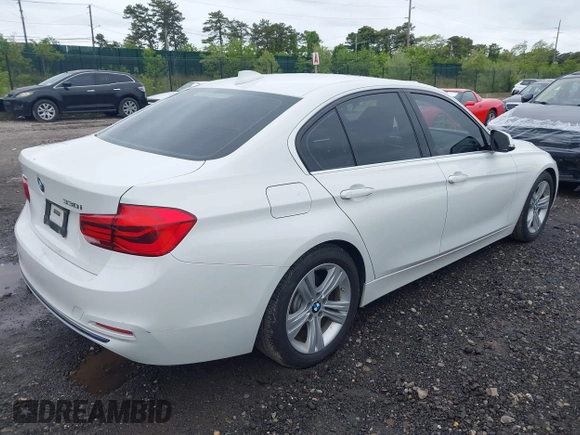 2018 BMW 3 Series 330i xDrive with VIN WBA8D9C52JEM32318, listed as a IAAI auction lot 42309352 with 61,828 mi miles and . Bid and sale history available at DreamBid. Image 4.