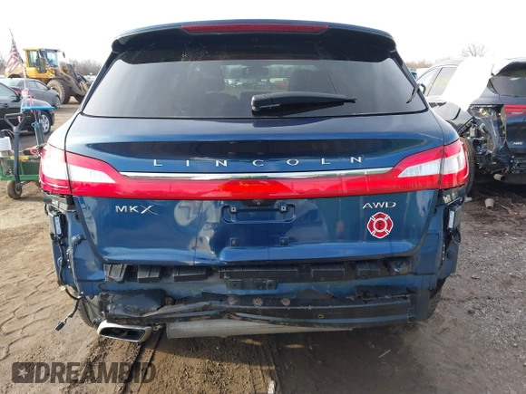 2017 Lincoln MKX Select with VIN 2LMPJ8KR9HBL25391, listed as a IAAI auction lot 41501001 with 101,696 mi miles. Bid and sale history available at carsss.com. Image 6.