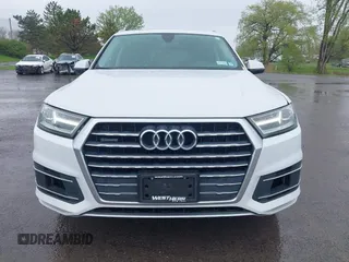 2017 Audi Q7 Premium Plus with VIN WA1LAAF78HD033170, listed as a IAAI auction lot 42212382 with 101,904 mi miles. Bid and sale history available at carsss.com. Image 6.