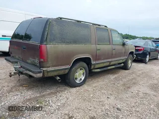 1996 Chevrolet Suburban z VIN 1GNFK16R8TJ397396, wystawiony jako IAAI lot #42367280 z przebiegiem 287 980 mil mil oraz . Historia ofert i sprzedaży dostępna na DreamBid. Obrazek 4.