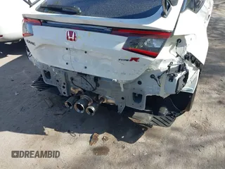 2025 Honda Civic Type R z VIN JHMFL5G4XSX002063, wystawiony jako IAAI lot #41979140 z przebiegiem 3 926 mil mil oraz . Historia ofert i sprzedaży dostępna na DreamBid. Obrazek 6.