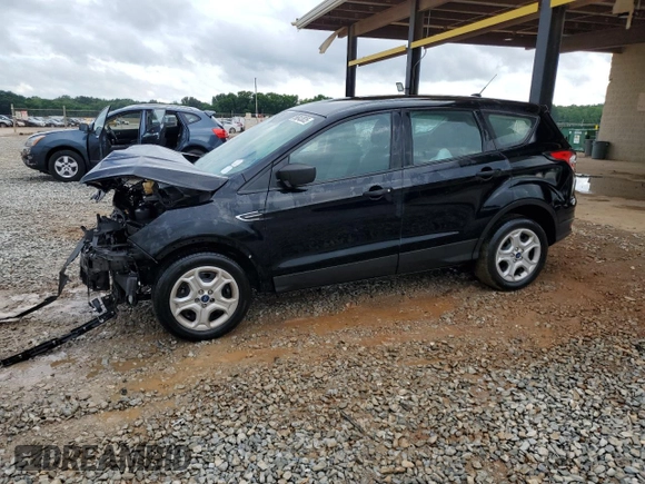 2017 Ford Escape S z VIN 1FMCU0F73HUB48990, wystawiony jako Copart lot #56843835 z przebiegiem 147 780 mil mil oraz Szkoda całkowita • Salvage title. Historia ofert i sprzedaży dostępna na DreamBid. Obrazek 1.