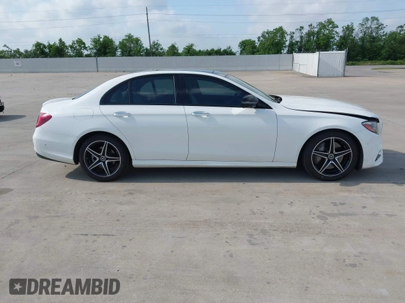 2019 Mercedes-Benz E 300 with VIN WDDZF4JBXKA504054, listed as a IAAI auction lot 42030792 with 81,080 mi miles and . Bid and sale history available at DreamBid. Image 13.