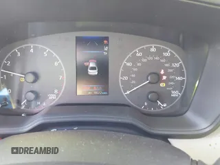 2025 Toyota Corolla LE z VIN 5YFB4MDEXSP261655, wystawiony jako IAAI lot #41429161 z przebiegiem 9 872 mil mil oraz . Historia ofert i sprzedaży dostępna na DreamBid. Obrazek 7.