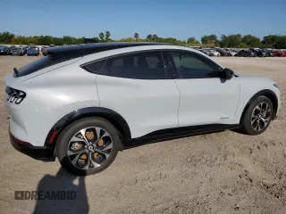 2023 Ford Mustang Mach-E Premium z VIN 3FMTK3RM2PMA31574, wystawiony jako Copart lot #52451445 z przebiegiem Nie podano mil oraz Szkoda całkowita • Salvage title. Historia ofert i sprzedaży dostępna na DreamBid. Obrazek 3.