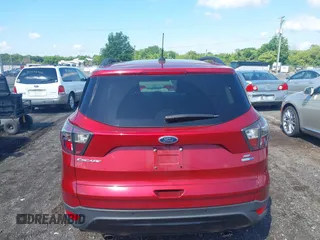 2017 Ford Escape SE z VIN 1FMCU9GD4HUA10240, wystawiony jako IAAI lot #42392522 z przebiegiem 82 325 mil mil oraz . Historia ofert i sprzedaży dostępna na DreamBid. Obrazek 16.