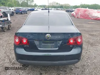 2010 Volkswagen Jetta Limited Edition z VIN 3VWAZ7AJ5AM155049, wystawiony jako IAAI lot #42276777 z przebiegiem 88 699 mil mil oraz . Historia ofert i sprzedaży dostępna na DreamBid. Obrazek 16.