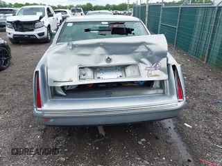 1998 Cadillac DeVille z VIN 1G6KD54Y7WU740871, wystawiony jako IAAI lot #42259686 z przebiegiem 124 542 mil mil oraz . Historia ofert i sprzedaży dostępna na DreamBid. Obrazek 6.