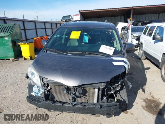2020 Toyota Sienna XLE Auto Access Seat with VIN 5TDYZ3DC9LS049133, listed as a IAAI auction lot 41705488 with 62,216 mi miles. Bid and sale history available at carsss.com. Image 13.