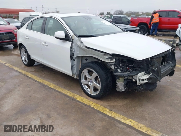 2012 Volvo S60 T5 z VIN YV1622FS3C2127353, wystawiony jako IAAI lot #41440106 z przebiegiem 103 762 mil mil oraz . Historia ofert i sprzedaży dostępna na DreamBid. Obrazek 1.