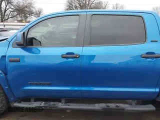 2018 Toyota Tundra SR5 z VIN 5TFDW5F16JX752629, wystawiony jako IAAI lot #41546196 z przebiegiem 105 247 mil mil oraz . Historia ofert i sprzedaży dostępna na DreamBid. Obrazek 15.