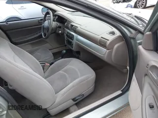 2006 Chrysler Sebring Touring z VIN 1C3AL56R66N126068, wystawiony jako IAAI lot #42210890 z przebiegiem 161 335 mil mil oraz . Historia ofert i sprzedaży dostępna na DreamBid. Obrazek 5.