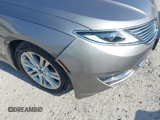 2016 Lincoln MKZ z VIN 3LN6L2G96GR601677, wystawiony jako IAAI lot #42647759 z przebiegiem 87 283 mil mil oraz . Historia ofert i sprzedaży dostępna na DreamBid. Obrazek 15.