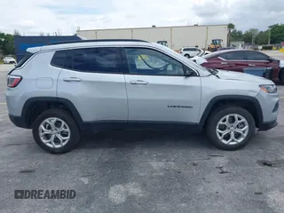 2024 Jeep Compass Latitude with VIN 3C4NJDBN6RT109646, listed as a IAAI auction lot 42017663 with 17,239 mi miles. Bid and sale history available at carsss.com. Image 13.