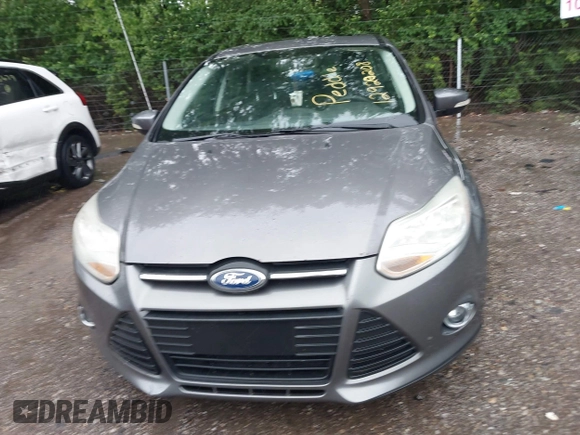 2012 Ford Focus SE z VIN 1FAHP3F20CL138736, wystawiony jako IAAI lot #42315862 z przebiegiem 231 570 mil mil oraz . Historia ofert i sprzedaży dostępna na DreamBid. Obrazek 6.