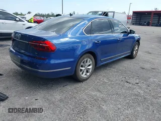 2017 Volkswagen Passat S z VIN 1VWAT7A30HC067492, wystawiony jako IAAI lot #41796538 z przebiegiem 43 926 mil mil oraz . Historia ofert i sprzedaży dostępna na DreamBid. Obrazek 4.
