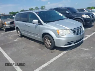 2012 Chrysler Town & Country Touring z VIN 2C4RC1BG1CR337253, wystawiony jako IAAI lot #42413880 z przebiegiem 269 228 mil mil oraz . Historia ofert i sprzedaży dostępna na DreamBid. Obrazek 1.