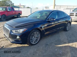 2020 Genesis G70 2.0T z VIN KMTG64LA1LU062420, wystawiony jako IAAI lot #42260170 z przebiegiem 68 450 mil mil oraz . Historia ofert i sprzedaży dostępna na DreamBid. Obrazek 2.