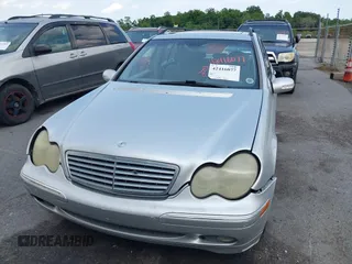 2003 Mercedes-Benz C 240 z VIN WDBRH61J03F325869, wystawiony jako IAAI lot #42416077 z przebiegiem Nie podano mil oraz . Historia ofert i sprzedaży dostępna na DreamBid. Obrazek 6.