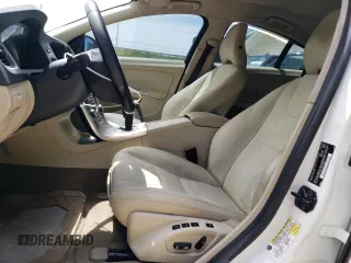 2013 Volvo S60 T5 Premier z VIN YV1612FS6D2204799, wystawiony jako Copart lot #57465945 z przebiegiem 122 604 mil mil oraz Czysty tytuł • Clean title. Historia ofert i sprzedaży dostępna na DreamBid. Obrazek 7.