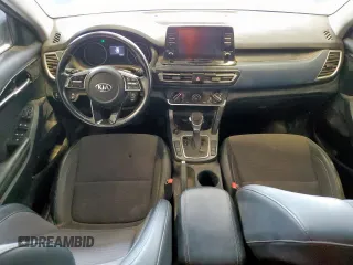 2021 Kia Seltos S z VIN KNDEU2AA7M7227096, wystawiony jako Copart lot #58540325 z przebiegiem 42 322 mil mil oraz Czysty tytuł • Clean title. Historia ofert i sprzedaży dostępna na DreamBid. Obrazek 8.