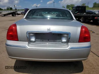 2006 Lincoln Town Car Signature z VIN 1LNHM81W86Y651116, wystawiony jako Copart lot #57908765 z przebiegiem 170 692 mil mil oraz Tytuł czysty. Historia ofert i sprzedaży dostępna na DreamBid. Obrazek 6.