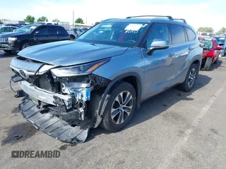2021 Toyota Highlander XLE with VIN 5TDHZRBH2MS124631, listed as a IAAI auction lot 42660410 with 84,306 mi miles and . Bid and sale history available at DreamBid. Image 2.