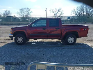 2008 Chevrolet Colorado 2LT z VIN 1GCDT13E988177648, wystawiony jako IAAI lot #41595192 z przebiegiem 239 029 mil mil oraz . Historia ofert i sprzedaży dostępna na DreamBid. Obrazek 14.