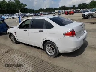 2008 Ford Focus SE z VIN 1FAHP35N18W272057, wystawiony jako Copart lot #59867425 z przebiegiem 293 894 mil mil oraz Szkoda całkowita • Salvage title. Historia ofert i sprzedaży dostępna na DreamBid. Obrazek 2.
