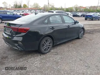 2023 Kia Forte GT-Line z VIN 3KPF54ADXPE627228, wystawiony jako IAAI lot #42022939 z przebiegiem 50 574 mil mil oraz . Historia ofert i sprzedaży dostępna na DreamBid. Obrazek 4.