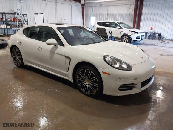 2016 Porsche Panamera 4 with VIN WP0AA2A71GL000087, listed as a IAAI auction lot 41435476 with NaN miles. Bid and sale history available at carsss.com. Image 1.