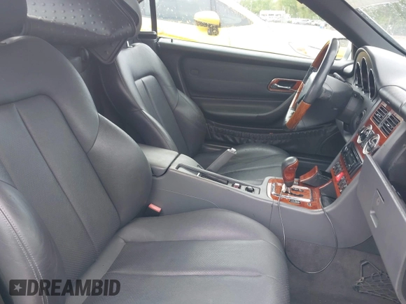 2002 Mercedes-Benz SLK 320 z VIN WDBKK65F82F254735, wystawiony jako IAAI lot #42135544 z przebiegiem 110 886 mil mil oraz . Historia ofert i sprzedaży dostępna na DreamBid. Obrazek 5.