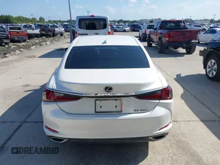 2019 Lexus ES with VIN 58ABZ1B13KU027719, listed as a IAAI auction lot 41945226 with 37,453 mi miles. Bid and sale history available at carsss.com. Image 16.