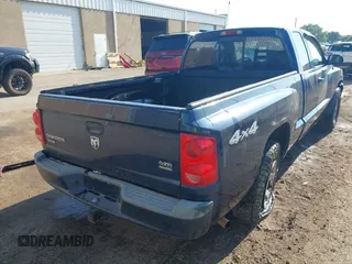 2005 Dodge Dakota z VIN 1D7HW22N05S254041, wystawiony jako IAAI lot #40369728 z przebiegiem 152 520 mil mil oraz . Historia ofert i sprzedaży dostępna na DreamBid. Obrazek 4.